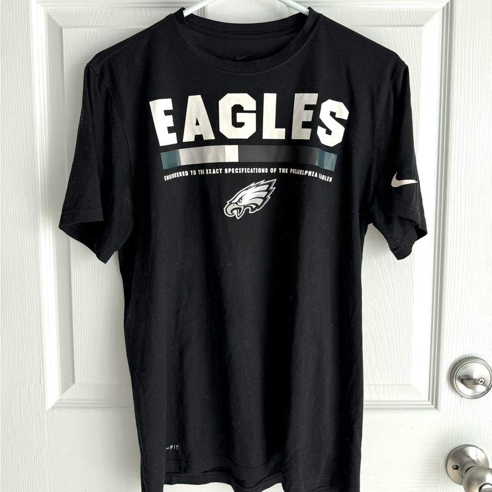 Eagles NFl Tshirt Large